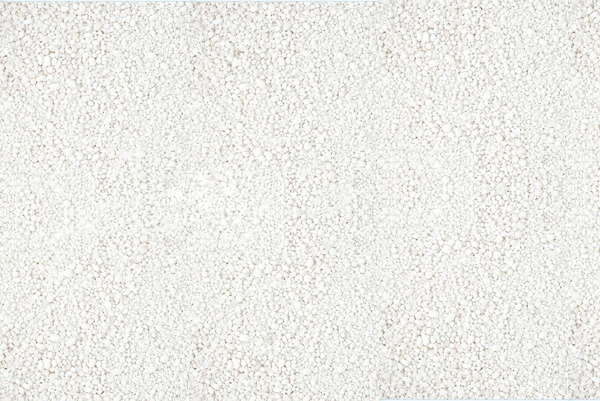 Close-up of LOFLLY plant-based corn-starch cat litter granules – 99% dust-free, non-stick & super clumping natural formula